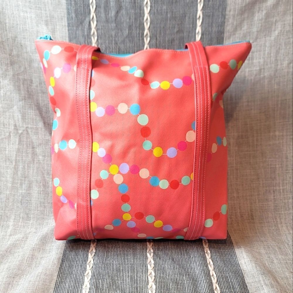 NWT- TALKING OUT OF TURN Zippered Tote